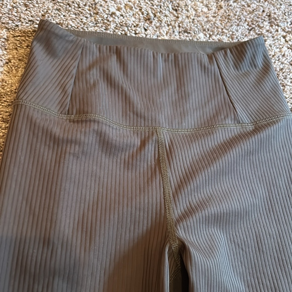 Girlfriend collective leggings - Picture 2 of 3